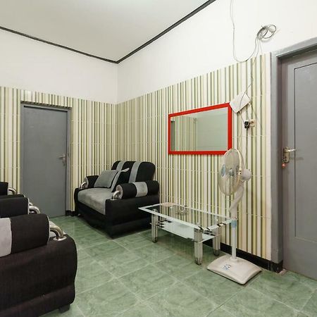 Reddoorz Syariah Near Ciledug Station Hotel Cirebon Exterior photo