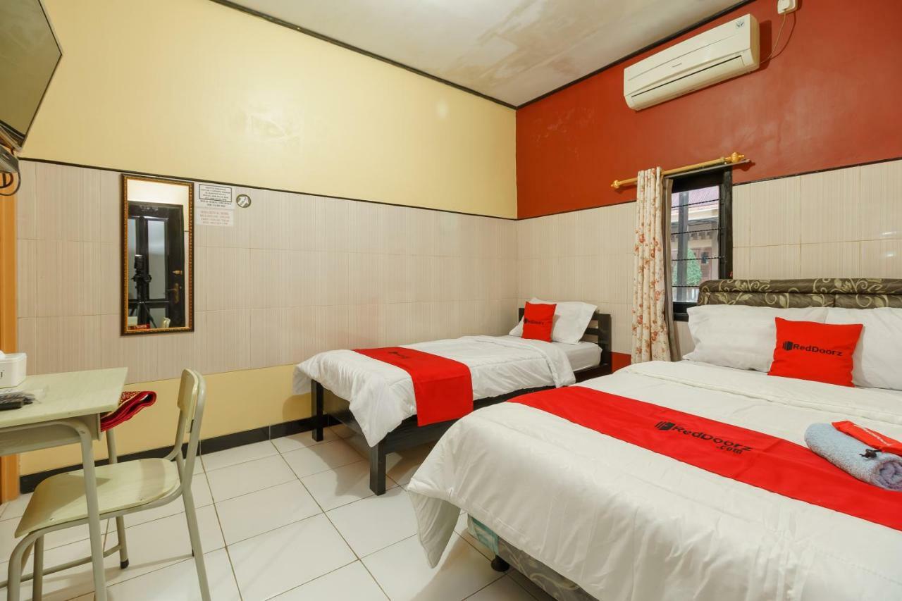 Reddoorz Syariah Near Ciledug Station Hotel Cirebon Exterior photo