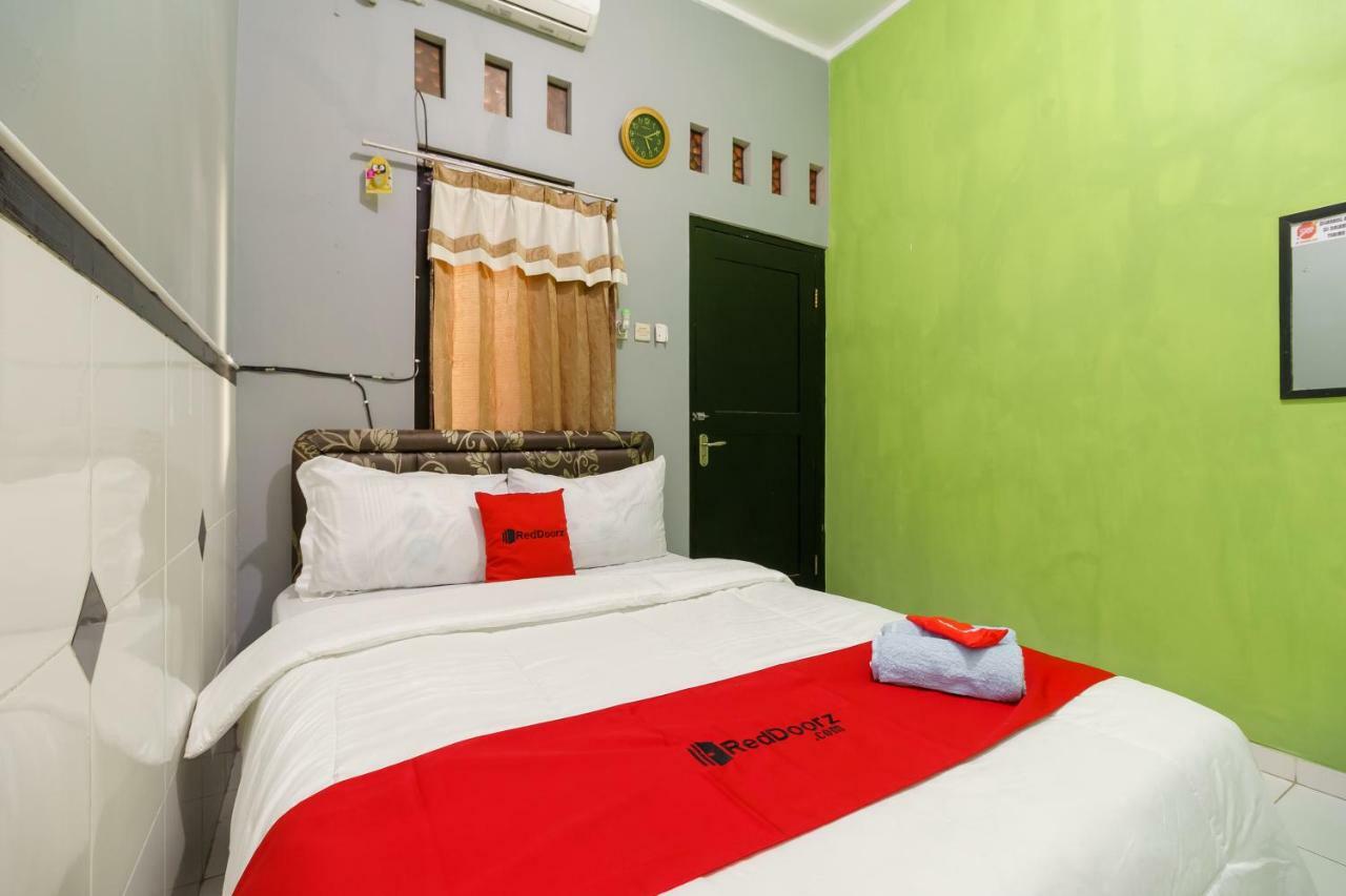 Reddoorz Syariah Near Ciledug Station Hotel Cirebon Exterior photo