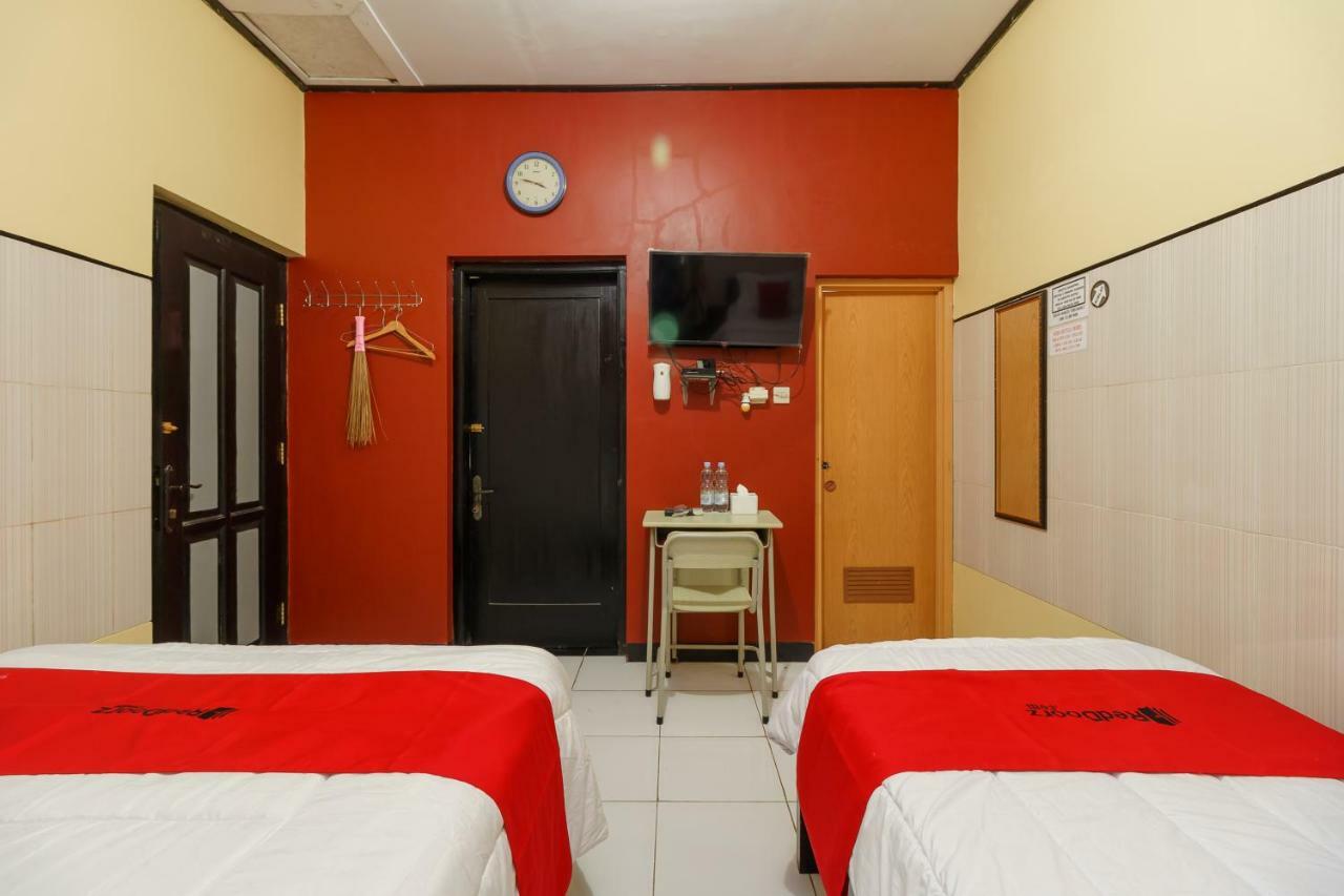 Reddoorz Syariah Near Ciledug Station Hotel Cirebon Exterior photo