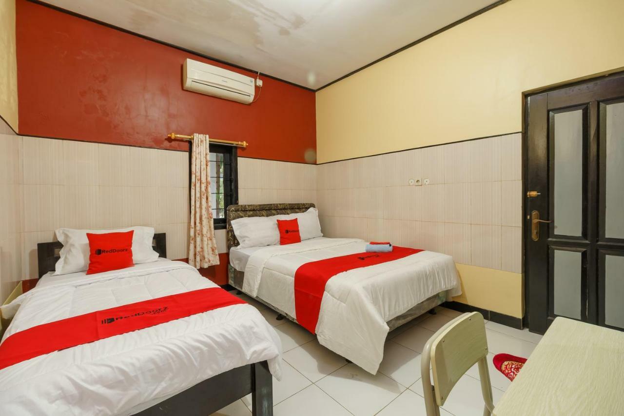 Reddoorz Syariah Near Ciledug Station Hotel Cirebon Exterior photo